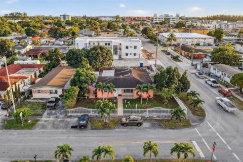 Casa en venta en Hialeah, Florida, 3 dormitorios, 176.24 m2 № 1450953 - foto 29