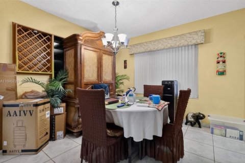 Casa en venta en Hialeah, Florida, 3 dormitorios, 176.24 m2 № 1450953 - foto 27
