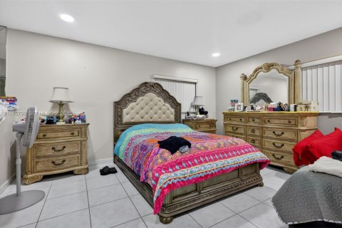 Casa en venta en Hialeah, Florida, 3 dormitorios, 176.24 m2 № 1450953 - foto 22