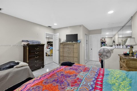 Casa en venta en Hialeah, Florida, 3 dormitorios, 176.24 m2 № 1450953 - foto 23