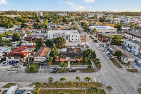 Casa en venta en Hialeah, Florida, 3 dormitorios, 176.24 m2 № 1450953 - foto 30