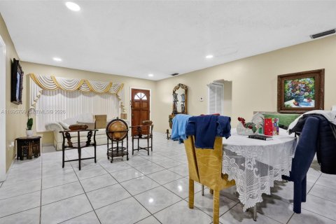 Casa en venta en Hialeah, Florida, 3 dormitorios, 176.24 m2 № 1450953 - foto 20