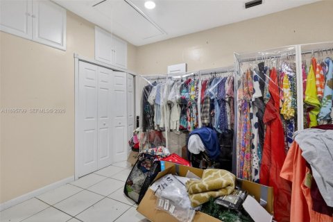 Casa en venta en Hialeah, Florida, 3 dormitorios, 176.24 m2 № 1450953 - foto 25