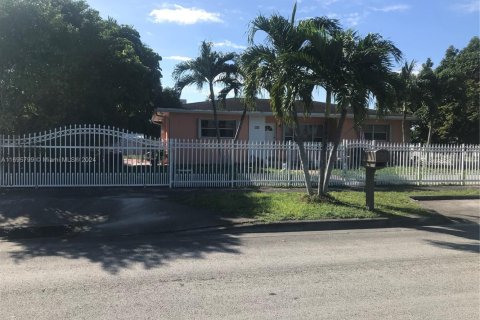Villa ou maison à vendre à Hialeah, Floride: 3 chambres, 176.24 m2 № 1450953 - photo 3