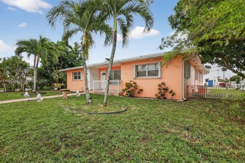 Casa en venta en Hialeah, Florida, 3 dormitorios, 176.24 m2 № 1450953 - foto 6