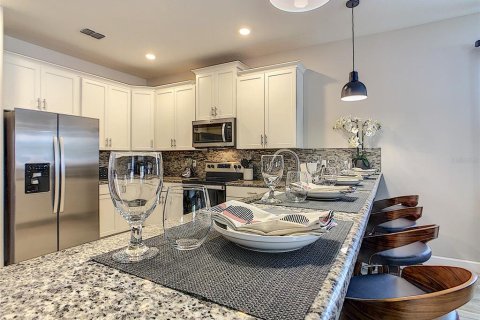 House in Davenport, Florida 8 bedrooms, 363.15 sq.m. № 1628982 - photo 13