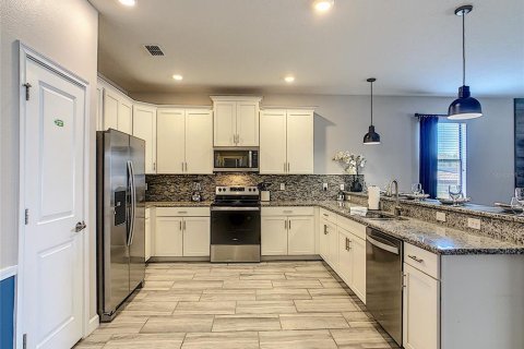 House in Davenport, Florida 8 bedrooms, 363.15 sq.m. № 1628982 - photo 14