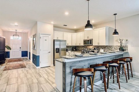 House in Davenport, Florida 8 bedrooms, 363.15 sq.m. № 1628982 - photo 12