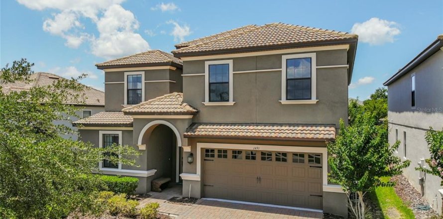 House in Davenport, Florida 8 bedrooms, 363.15 sq.m. № 1628982