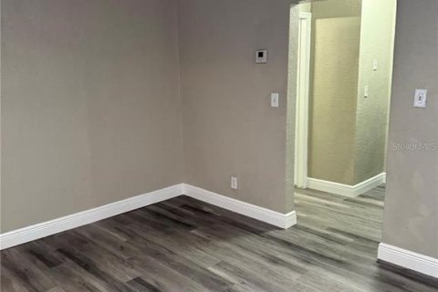 House in Saint Petersburg, Florida 3 bedrooms, 108.88 sq.m. № 1792929 - photo 3