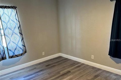 House in Saint Petersburg, Florida 3 bedrooms, 108.88 sq.m. № 1792929 - photo 5