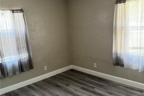 House in Saint Petersburg, Florida 3 bedrooms, 108.88 sq.m. № 1792929 - photo 4