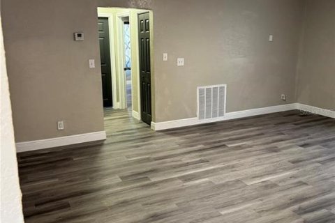 House in Saint Petersburg, Florida 3 bedrooms, 108.88 sq.m. № 1792929 - photo 2