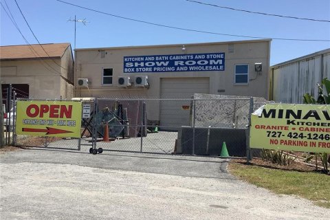 Propiedad comercial en venta en Port Richey, Florida, 172.8 m2 № 1554471 - foto 1