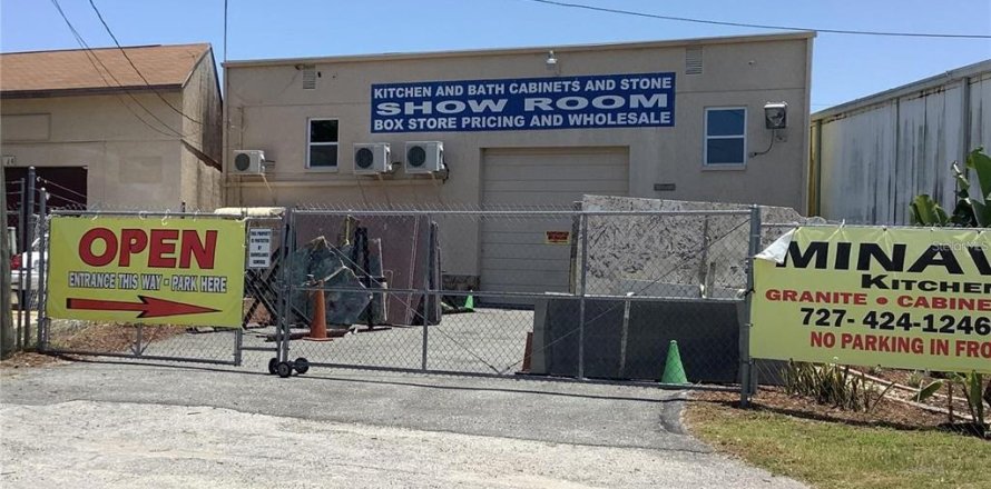 Propiedad comercial en Port Richey, Florida 172.8 m2 № 1554471