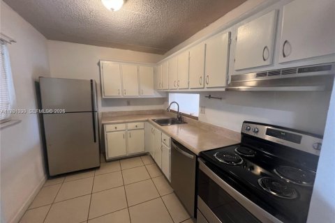 Condo in Miami, Florida, 2 bedrooms  № 2044229 - photo 3