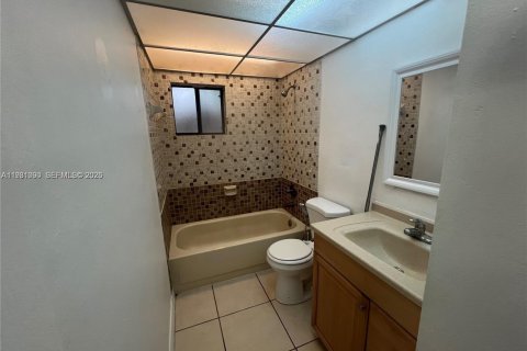 Condo in Miami, Florida, 2 bedrooms  № 2044229 - photo 6