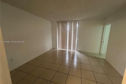 Condo in Miami, Florida, 2 bedrooms  № 2044229 - photo 7