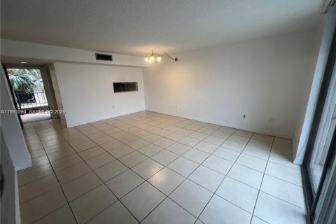 Condo in Miami, Florida, 2 bedrooms  № 2044229