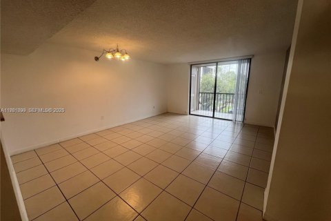 Condo in Miami, Florida, 2 bedrooms  № 2044229 - photo 2