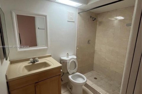 Condo in Miami, Florida, 2 bedrooms  № 2044229 - photo 5
