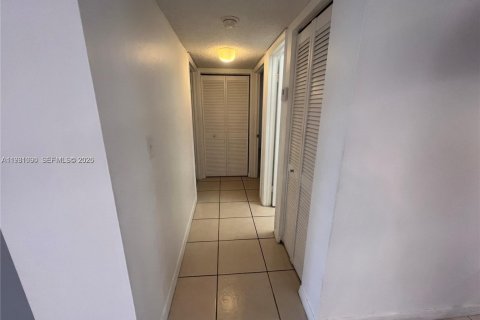 Condo in Miami, Florida, 2 bedrooms  № 2044229 - photo 4