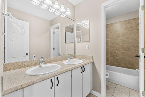 Villa ou maison à vendre à Orlando, Floride: 4 chambres, 232.35 m2 № 2408822 - photo 12