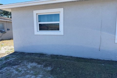 House in Winter Haven, Florida 3 bedrooms, 102.19 sq.m. № 2225644 - photo 5