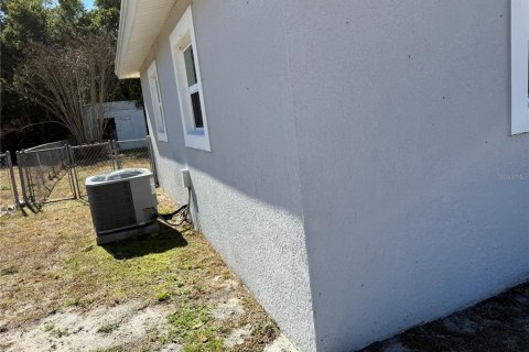 House in Winter Haven, Florida 3 bedrooms, 102.19 sq.m. № 2225644 - photo 9