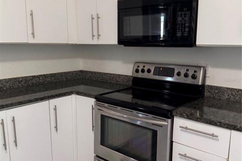 House in Winter Haven, Florida 3 bedrooms, 102.19 sq.m. № 2225644 - photo 15