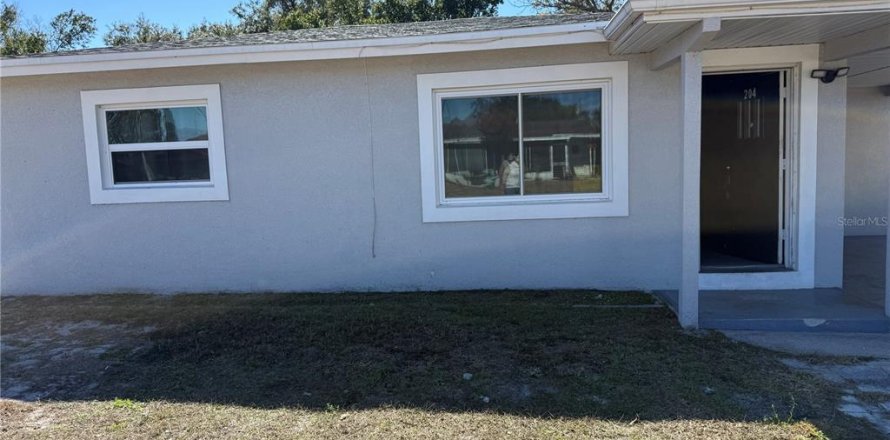 House in Winter Haven, Florida 3 bedrooms, 102.19 sq.m. № 2225644