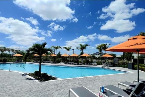 Снять в аренду виллу или дом в Хомстед, Флорида 3 спальни, 143.53м2, № 1952238 - фото 10