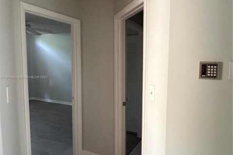 Condo in Coral Springs, Florida, 1 bedroom № 1970244 - photo 4