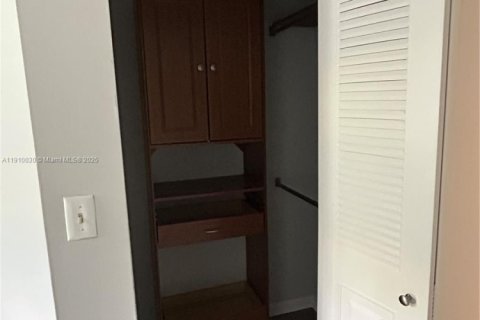 Condo in Coral Springs, Florida, 1 bedroom № 1970244 - photo 7