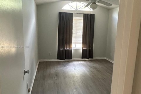 Condo in Coral Springs, Florida, 1 bedroom № 1970244 - photo 5