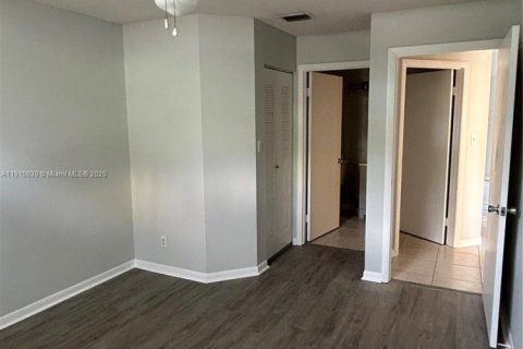 Condo in Coral Springs, Florida, 1 bedroom № 1970244 - photo 6