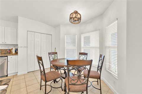 Casa en alquiler en Miami, Florida, 3 dormitorios, 176.61 m2 № 2058718 - foto 16