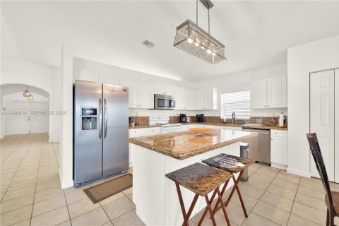 Casa en alquiler en Miami, Florida, 3 dormitorios, 176.61 m2 № 2058718 - foto 12