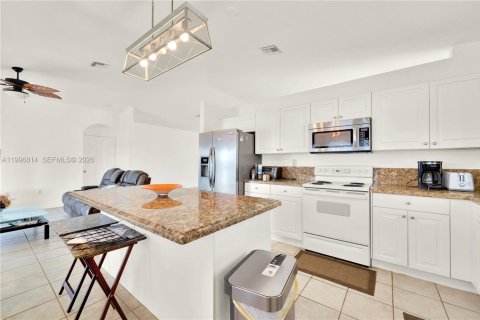Casa en alquiler en Miami, Florida, 3 dormitorios, 176.61 m2 № 2058718 - foto 14