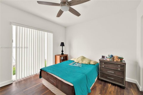 Casa en alquiler en Miami, Florida, 3 dormitorios, 176.61 m2 № 2058718 - foto 22