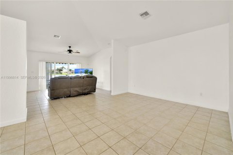 Casa en alquiler en Miami, Florida, 3 dormitorios, 176.61 m2 № 2058718 - foto 9