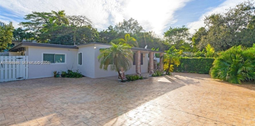Villa ou maison à Miami, Floride 3 chambres, 102.19 m2 № 2055567