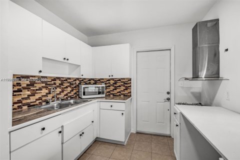 Villa ou maison à vendre à Miami, Floride: 3 chambres, 102.19 m2 № 2055567 - photo 8