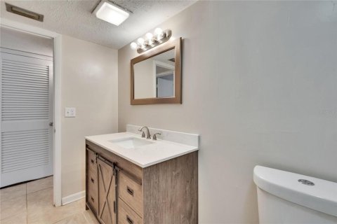 Condominio en venta en Brandon, Florida, 1 dormitorio, 70.61 m2 № 1766178 - foto 18