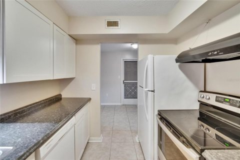 Condominio en venta en Brandon, Florida, 1 dormitorio, 70.61 m2 № 1766178 - foto 13