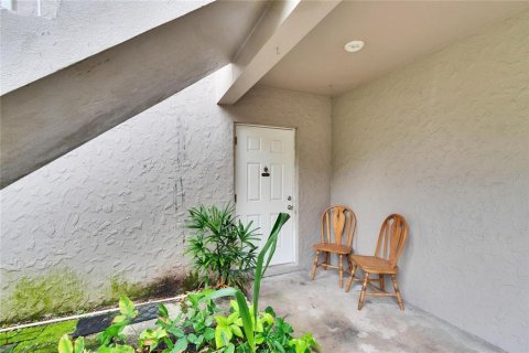 Condominio en venta en Brandon, Florida, 1 dormitorio, 70.61 m2 № 1766178 - foto 1