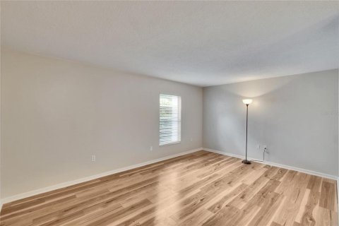 Condominio en venta en Brandon, Florida, 1 dormitorio, 70.61 m2 № 1766178 - foto 4