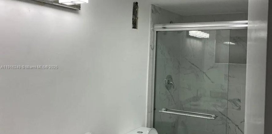 Condominio en Miami, Florida, 2 dormitorios  № 2019334