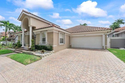 House in Miami, Florida 4 bedrooms, 229.75 sq.m. № 1875153 - photo 6