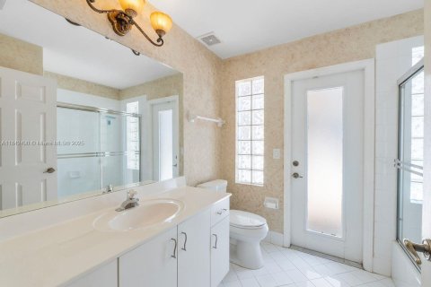 House in Miami, Florida 4 bedrooms, 229.75 sq.m. № 1875153 - photo 29